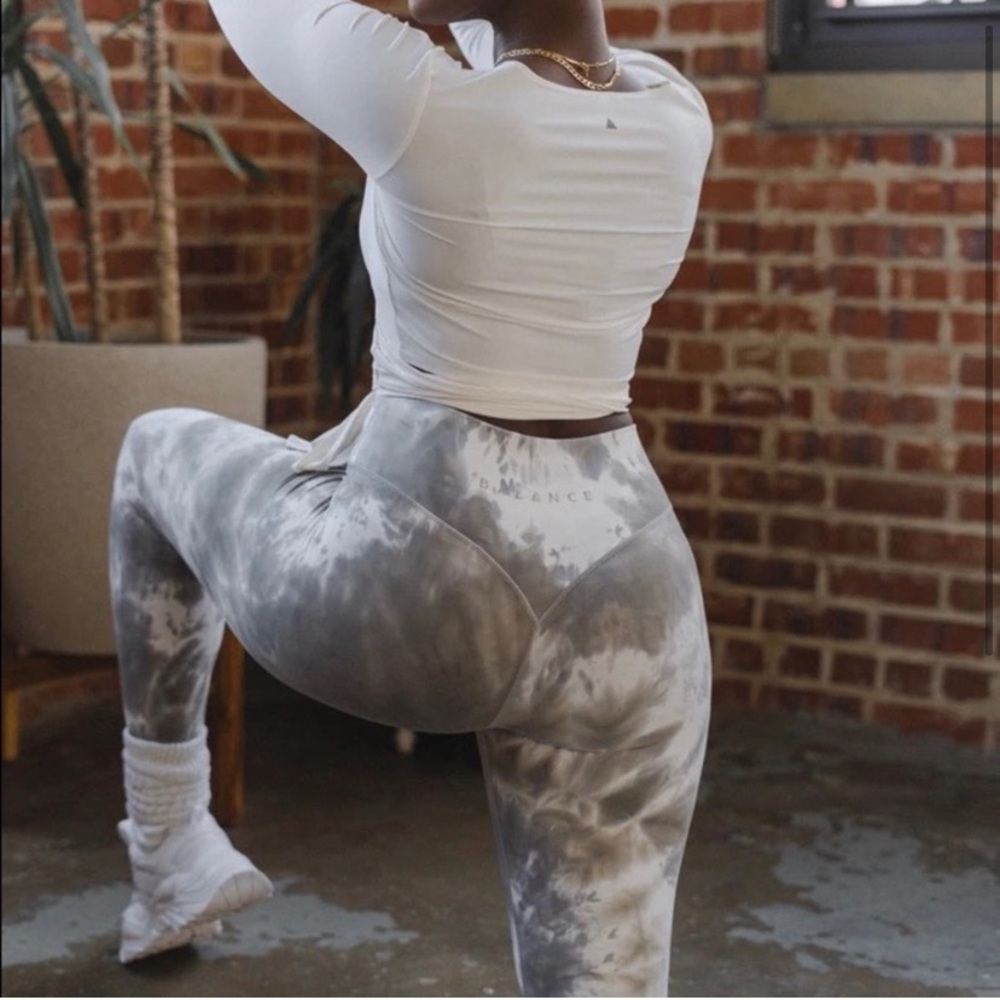 Balance Athletica Cloud Leggings Cyclone - Slight Staining